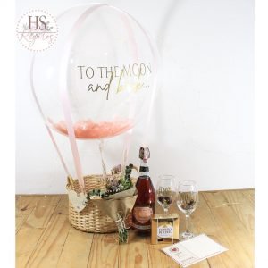 Regalo con globo y flores